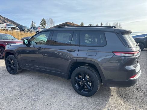 New 2025 Jeep Grand Cherokee L Laredo image 5