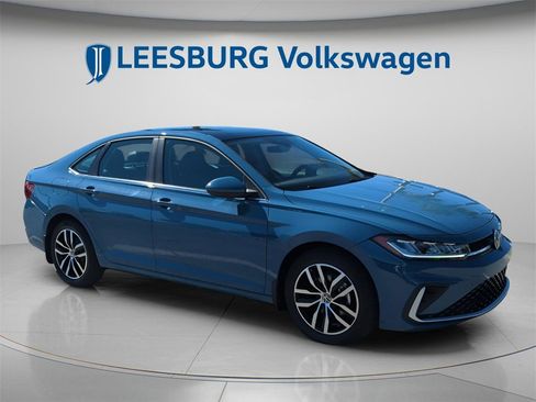 New 2026 Volkswagen Jetta SE image 1