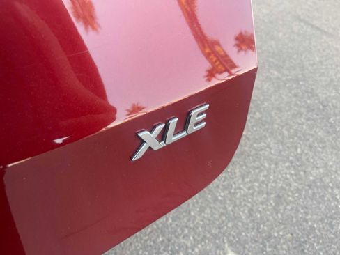 Used 2015 Toyota Sienna XLE image 9