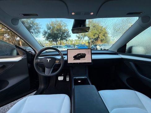 Used 2023 Tesla Model Y Performance image 17
