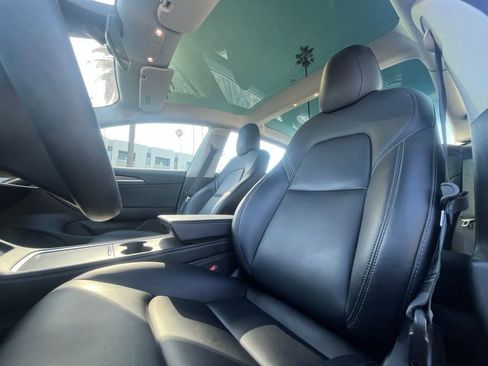 Used 2022 Tesla Model 3 Standard Range image 12