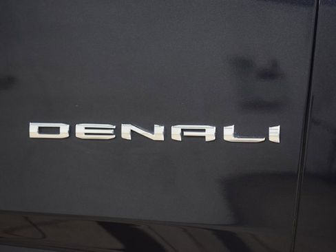 Used 2024 GMC Yukon XL Denali image 17