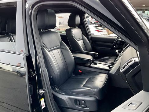 Used 2017 Land Rover Discovery HSE image 8