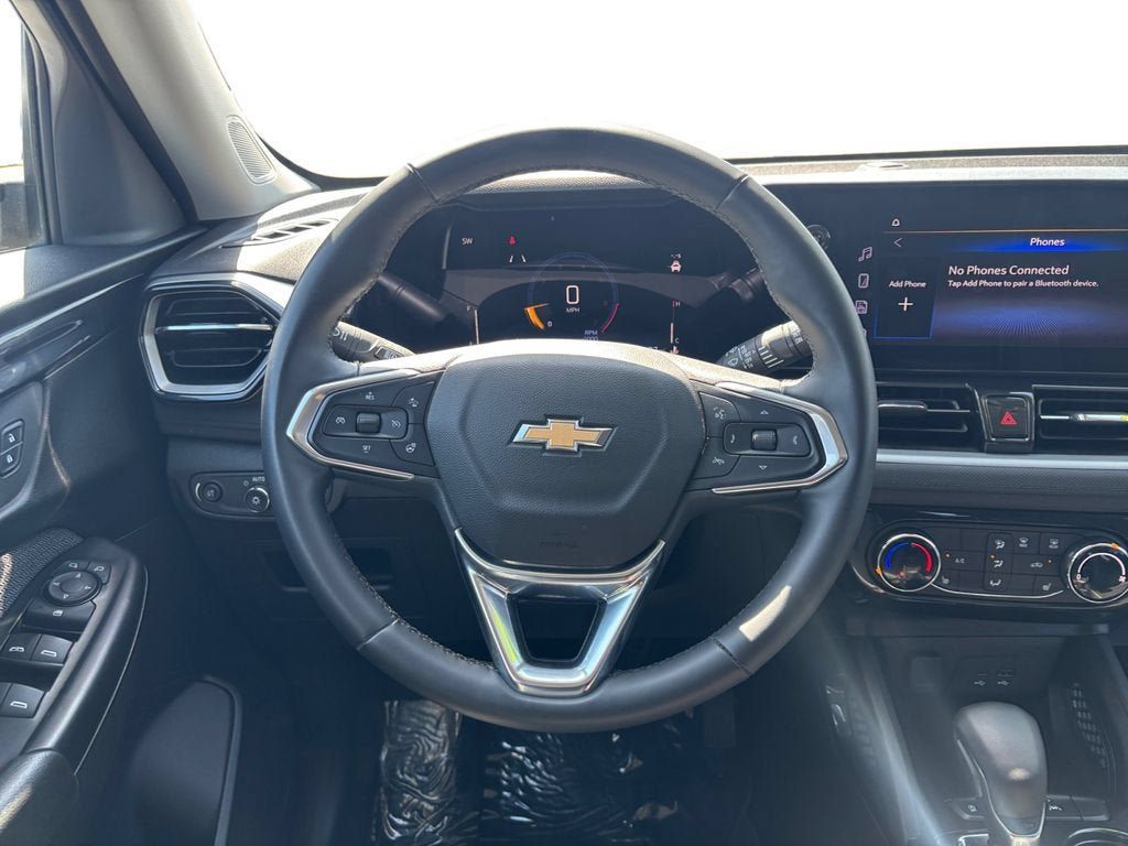 Used 2024 Chevrolet TrailBlazer LT w/ LT Cold Weather Package FWD image 13