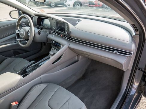 Used 2025 Hyundai Elantra Sport FWD image 14