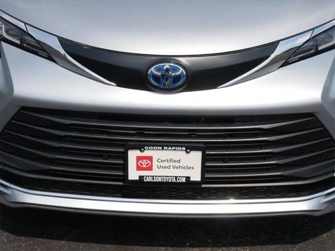 Certified 2023 Toyota Sienna XLE image 9