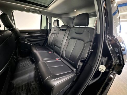Used 2023 Jeep Grand Cherokee Limited w/ Black Appearance Package AWD/4WD image 27