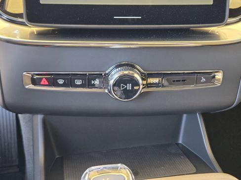 Used 2026 Volvo XC90 B6 Plus w/ Protection Package Premier AWD/4WD image 18