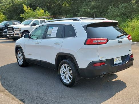 Used 2018 Jeep Cherokee Latitude FWD image 5