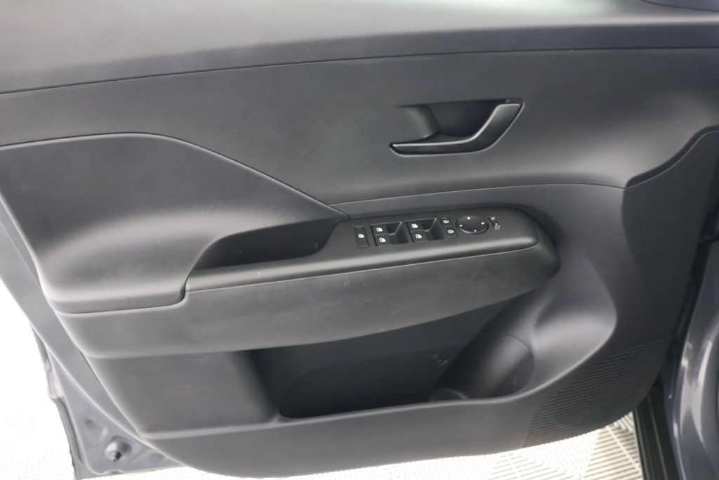 Used 2024 Hyundai Kona SE AWD/4WD image 23