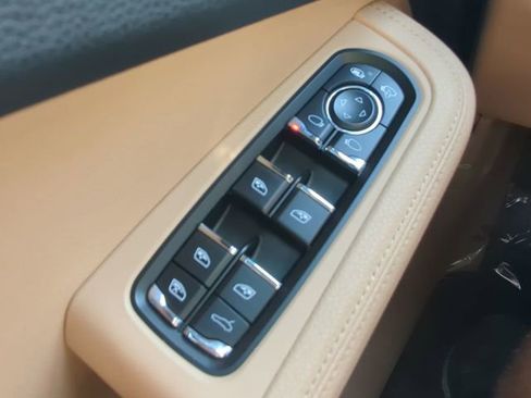 Used 2019 Porsche Macan AWD/4WD image 24