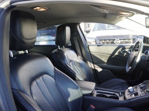 Used 2017 Chrysler 200 Limited Platinum image 19