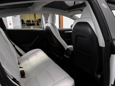 Used 2023 Tesla Model 3 Standard Range image 34