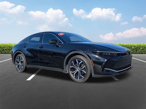 Used 2023 Toyota Crown Limited image 2