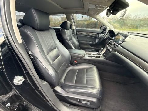 Used 2018 Honda Accord Touring image 12