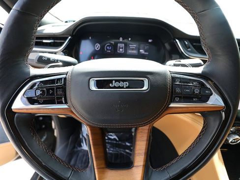 Used 2024 Jeep Grand Cherokee L Summit AWD/4WD image 14