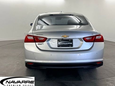 Used 2017 Chevrolet Malibu LT w/ Leather Package FWD image 6