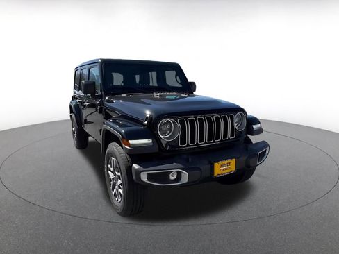 Used 2025 Jeep Wrangler Unlimited Sahara AWD/4WD image 3
