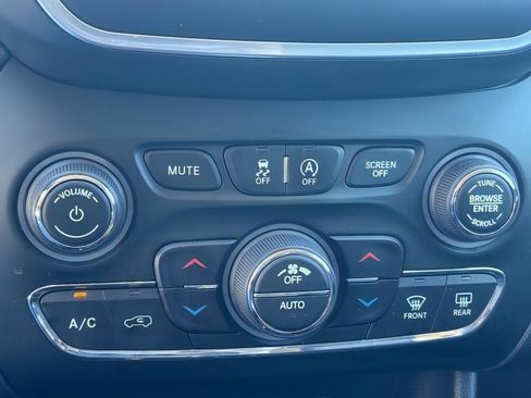 Used 2022 Jeep Cherokee Latitude Lux FWD image 23