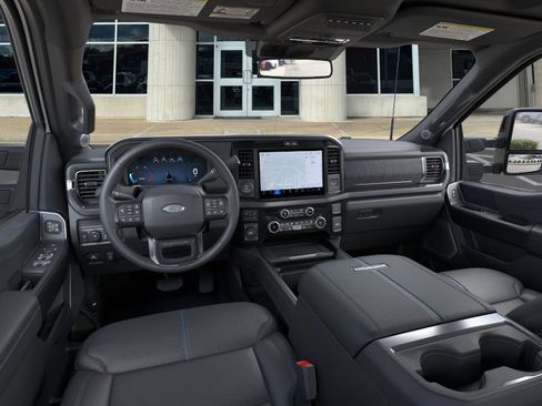 New 2025 Ford F250 Platinum w/ FX4 Off-Road Package image 9