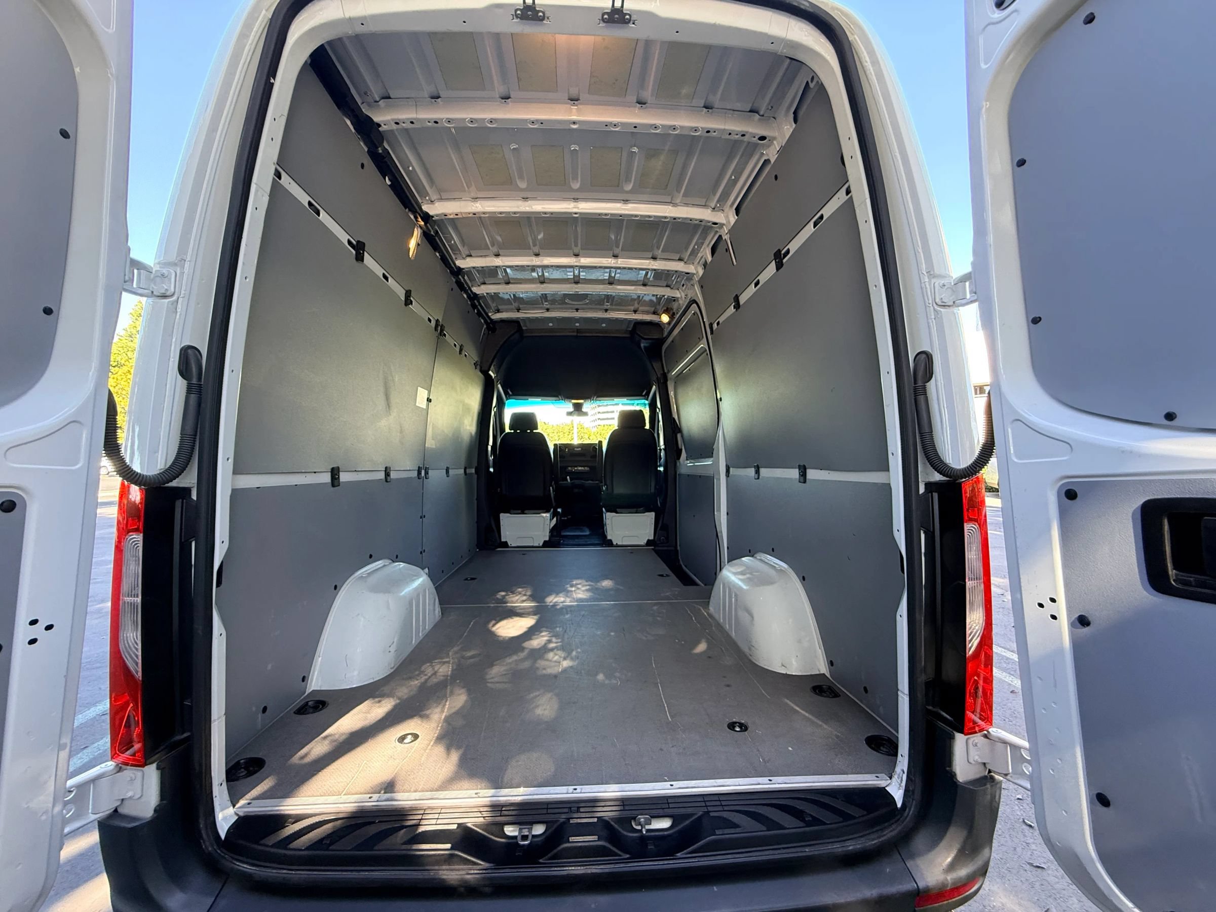 Used 2022 Mercedes-Benz Sprinter 2500 144 Cargo image 13