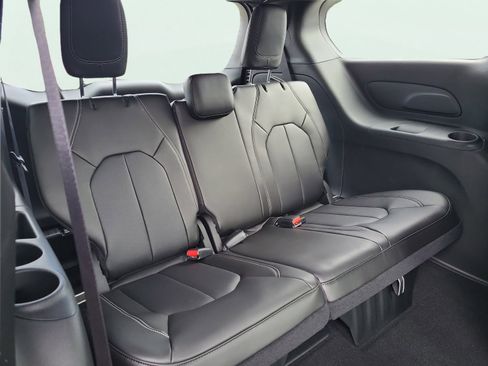 New 2026 Chrysler Pacifica Select FWD image 15