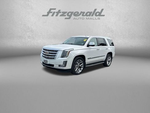 Used 2017 Cadillac Escalade Luxury AWD/4WD image 3