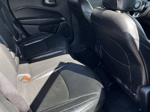 Used 2019 Jeep Compass Latitude AWD/4WD image 11