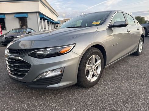 Used 2024 Chevrolet Malibu LT FWD image 2