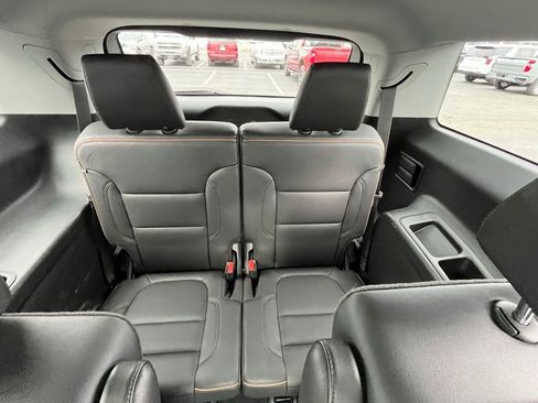 Used 2023 GMC Acadia AT4 w/ Technology Package image 17