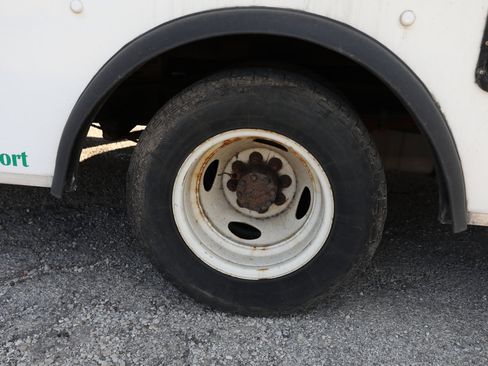 Used 2016 Ford E-350 and Econoline 350 Super Duty image 10