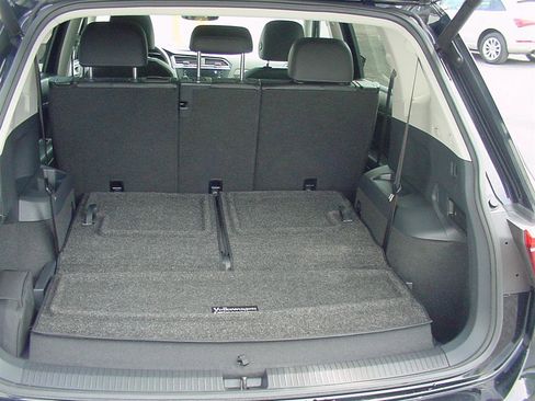 Used 2020 Volkswagen Tiguan SEL w/ 3rd Row Seat Package image 41
