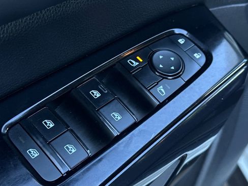 Certified 2022 Nissan Pathfinder SV image 14