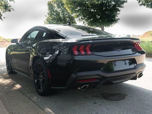 Used 2025 Ford Mustang Coupe RWD image 6