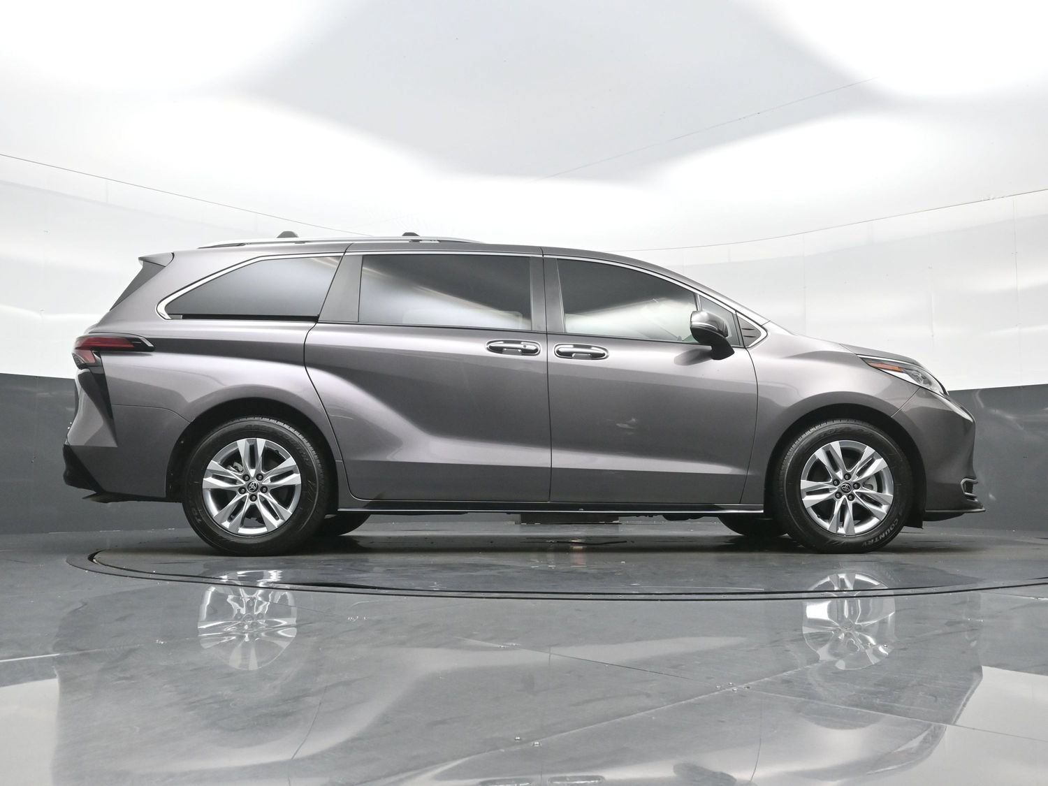 Used 2022 Toyota Sienna Limited AWD/4WD image 35