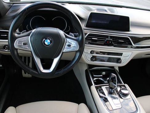 Used 2018 BMW 750i xDrive image 10