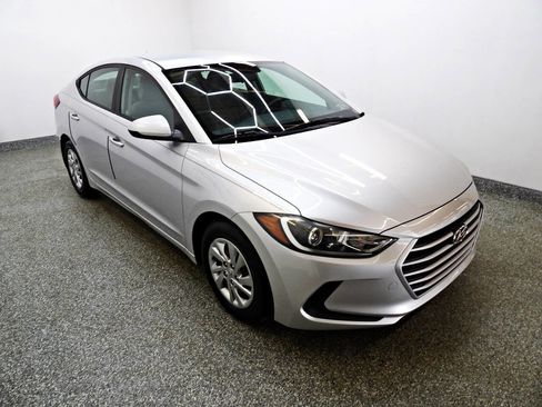 Used 2017 Hyundai Elantra SE image 3