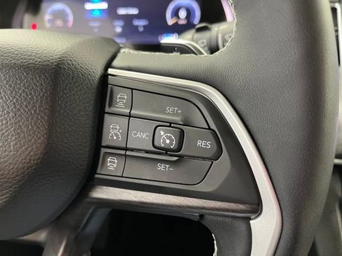 Used 2023 Jeep Grand Cherokee Limited AWD/4WD image 21