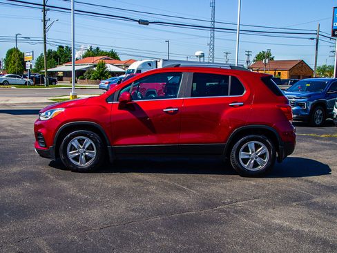 Used 2019 Chevrolet Trax LT w/ LT Convenience Package FWD image 4