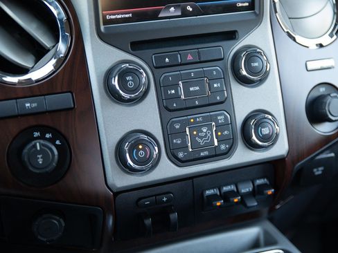 Used 2014 Ford F250 Lariat w/ Chrome Package AWD/4WD image 16