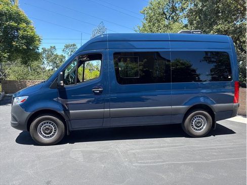 Used 2023 Mercedes-Benz Sprinter 2500 image 2