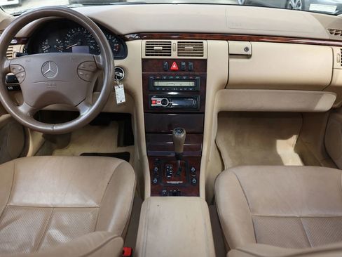 Used 2000 Mercedes-Benz E 320 4MATIC Sedan image 21