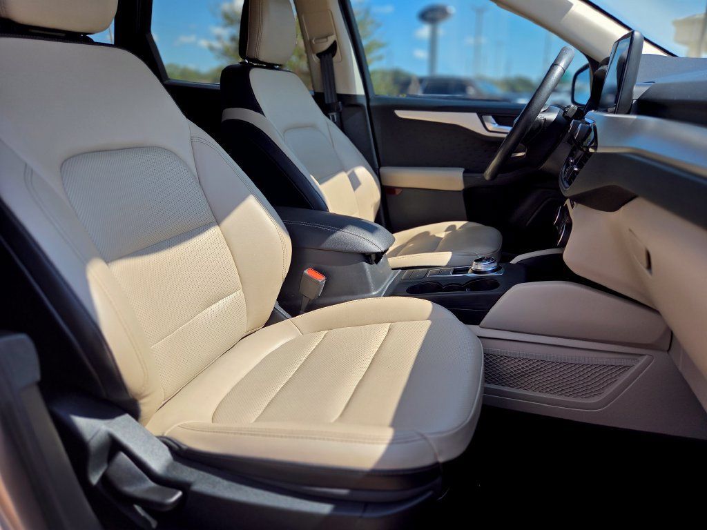 Certified 2020 Ford Escape SEL FWD image 10