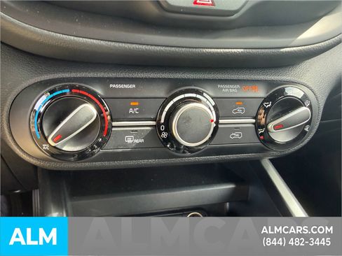 Used 2025 Kia Soul LX w/ LX Technology Package FWD image 16