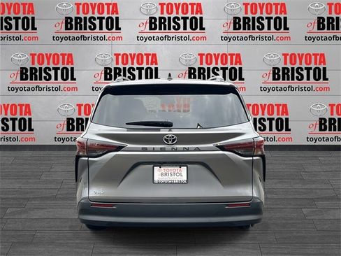 New 2026 Toyota Sienna LE image 5