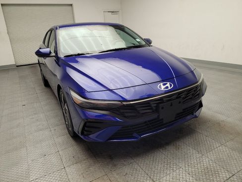 Used 2025 Hyundai Elantra SEL FWD image 14