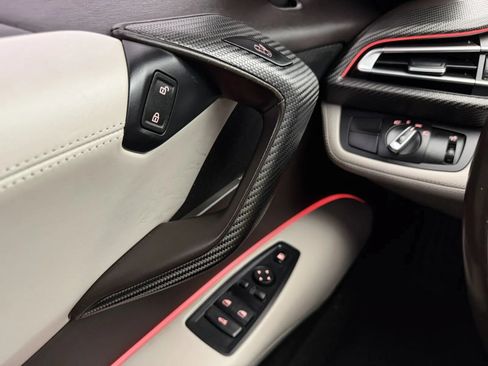 Used 2019 BMW i8 Coupe AWD/4WD image 17