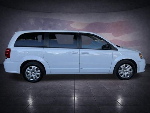 Used 2017 Dodge Grand Caravan SE image 6