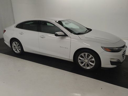 Used 2019 Chevrolet Malibu LT w/ Leather Package FWD image 11