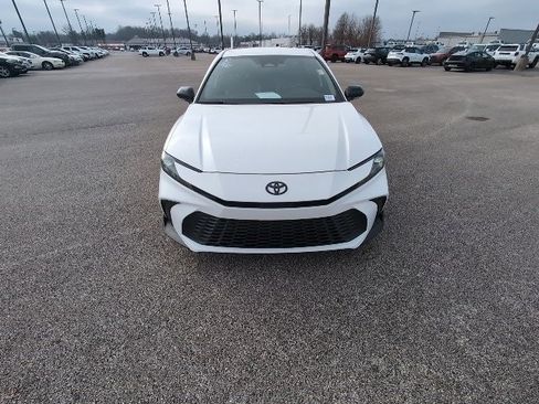 Certified 2025 Toyota Camry SE image 9